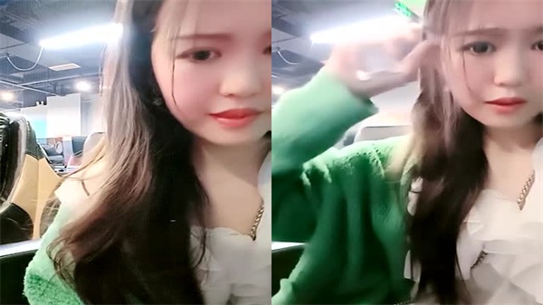 贫乳马尾骚女高跟淫语挑逗，直播互动近拍狂扣蜜穴自慰喷水！