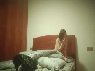 飢渴少女主动深喉口交，高潮啪不停玩到忘情